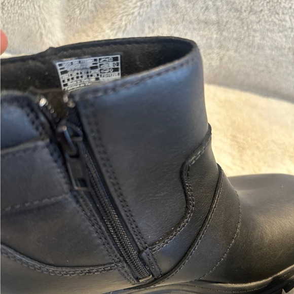 UGG Ashton womens short Boots - Picture 5 of 6